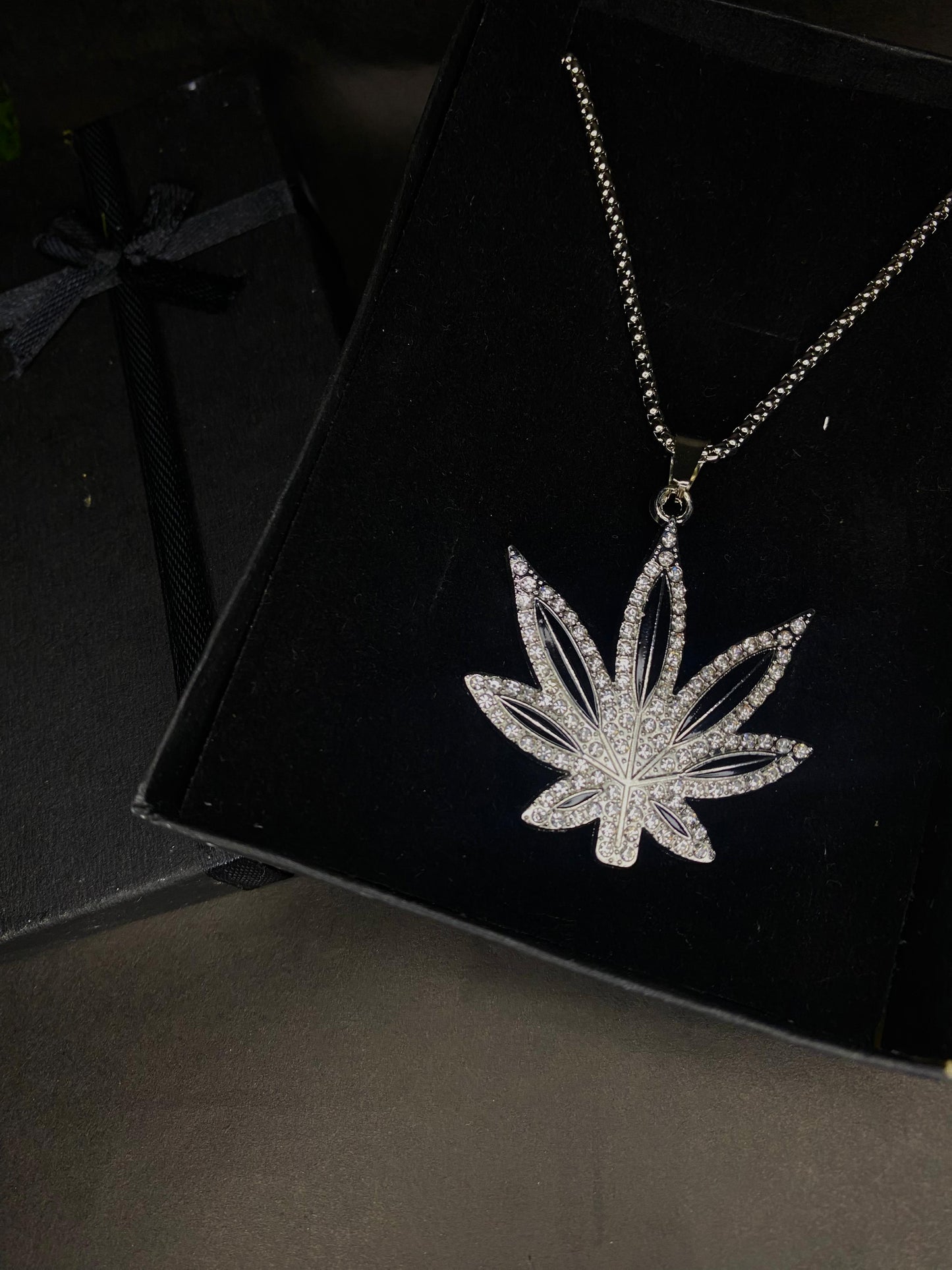 DIAMOND LEAF PENDANT