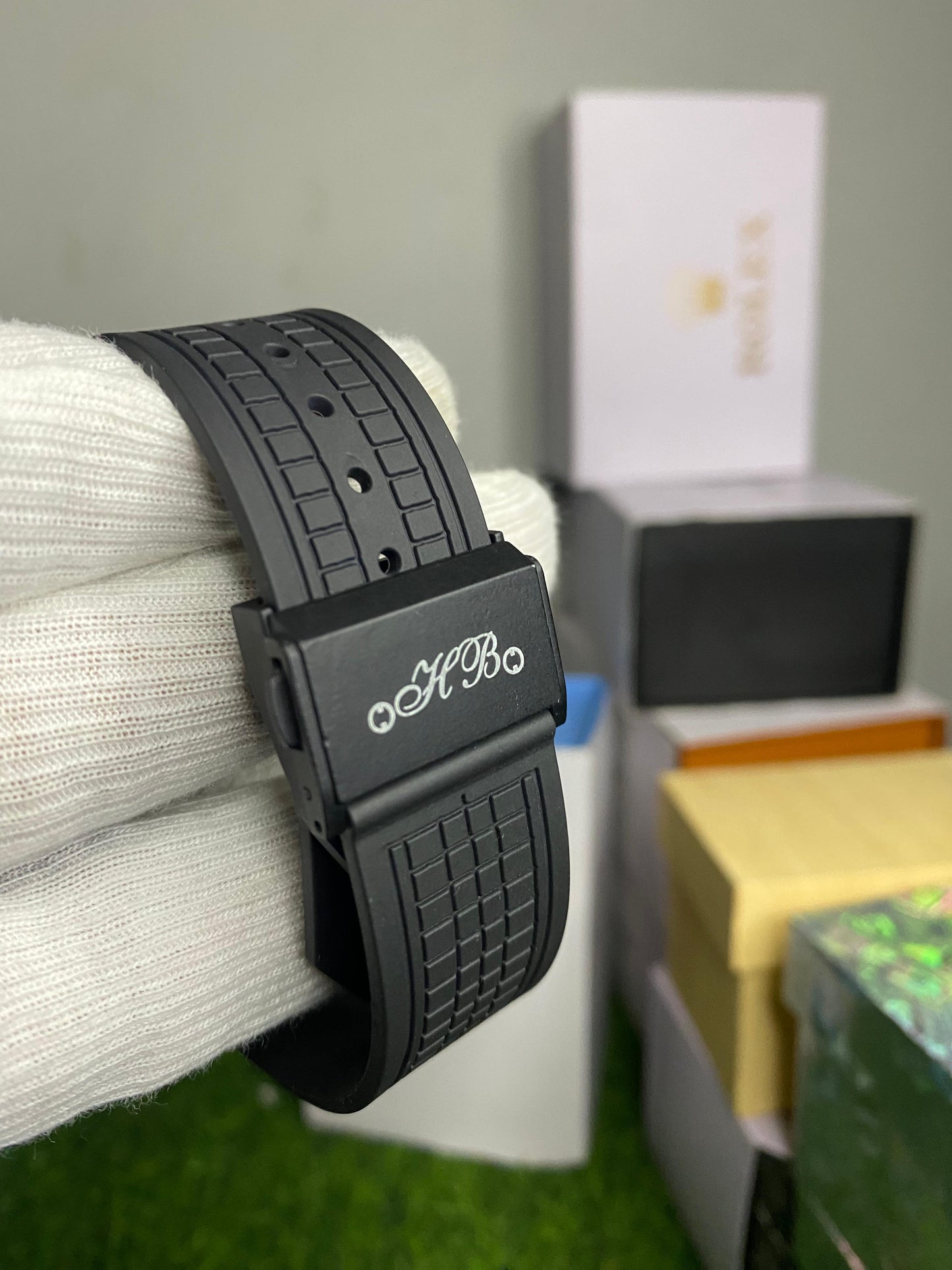 HB SQUARE DIAL WATCH WITH RUBBER STRAP