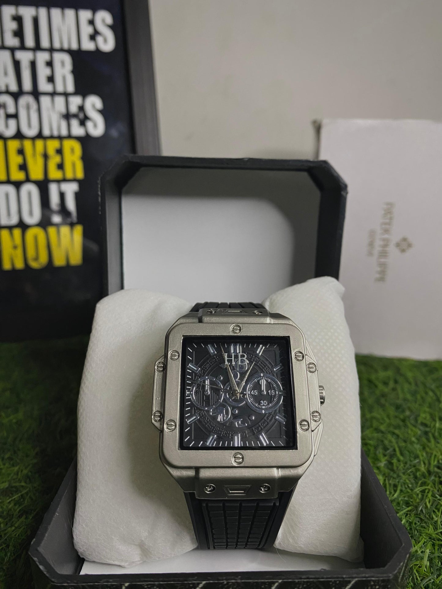 HB SQUARE DIAL WATCH WITH RUBBER STRAP