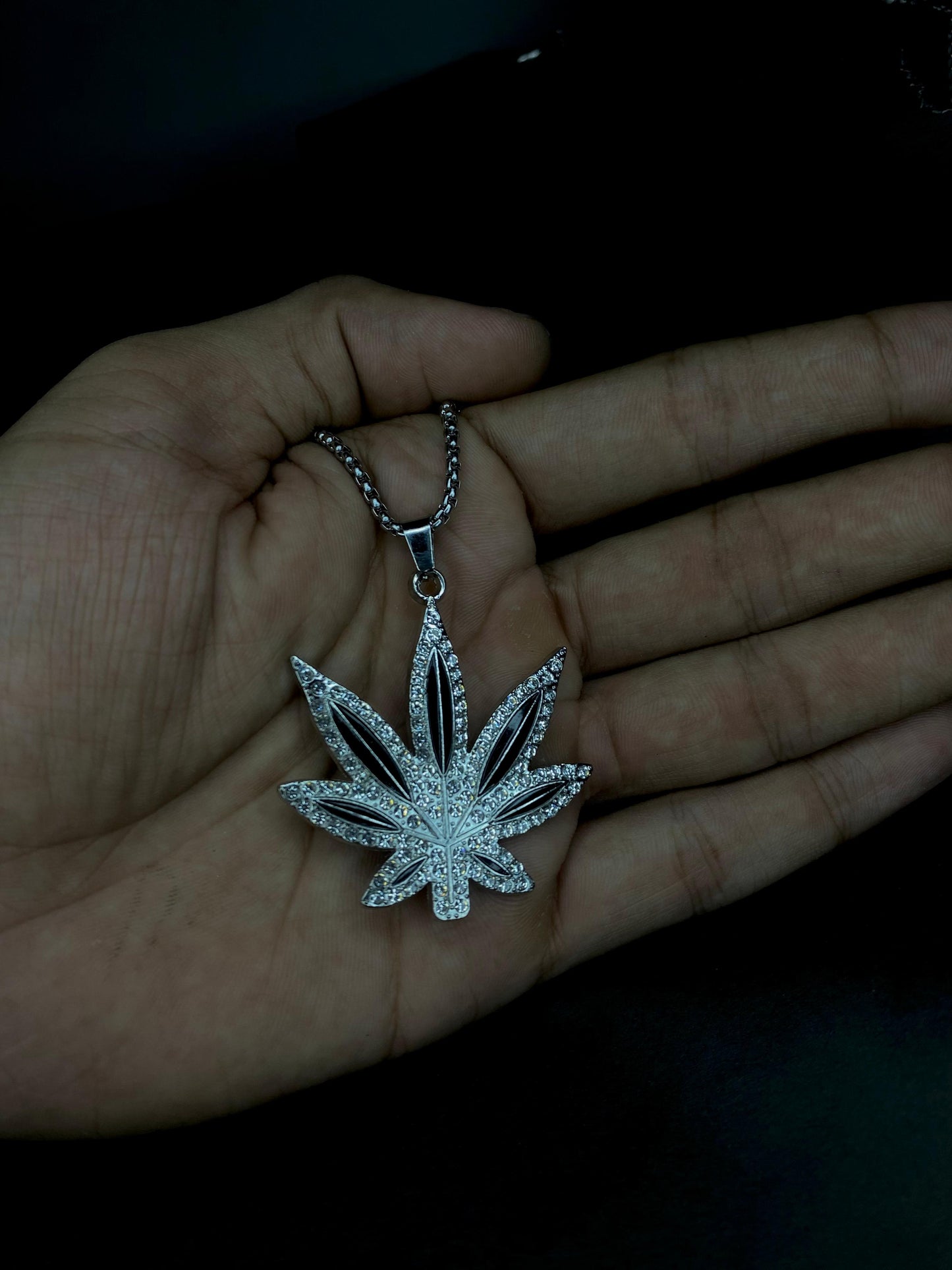 DIAMOND LEAF PENDANT