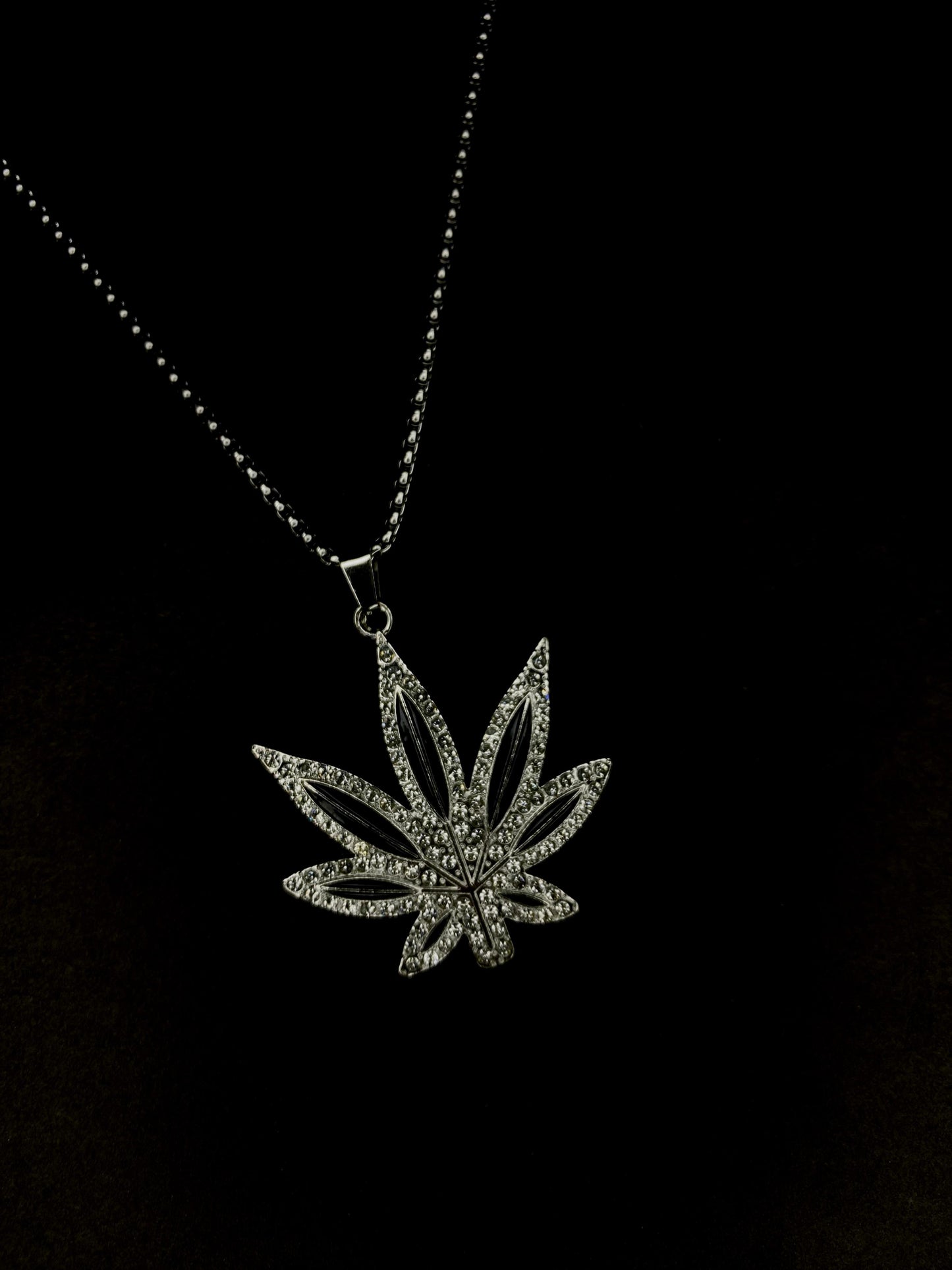 DIAMOND LEAF PENDANT